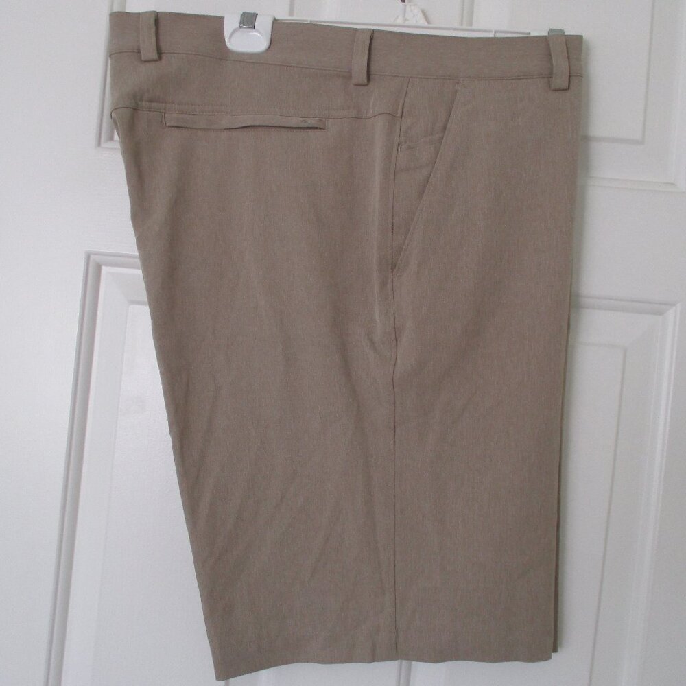 Greg Norman Mens Flat Front Tan Stretch 5-Pocket Golf Short Pant - Size 38W